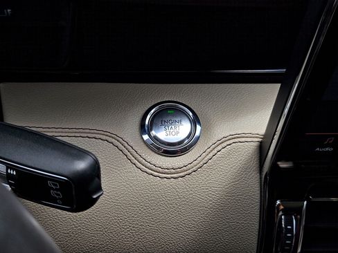 Used 2023 Lincoln Navigator Reserve AWD/4WD image 23