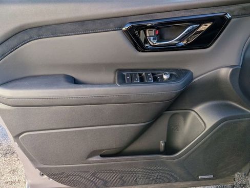 Used 2025 Subaru Forester Limited image 9