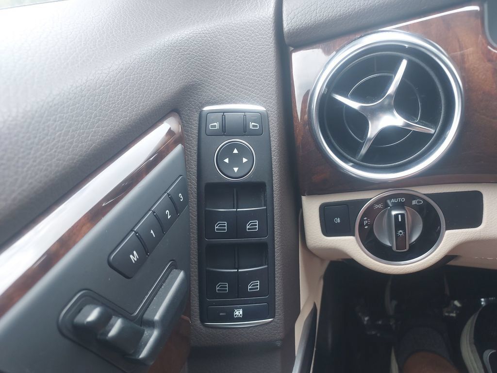 Used 2014 Mercedes-Benz GLK 250 BlueTEC 4MATIC image 24