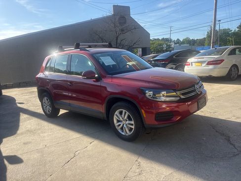 Used 2015 Volkswagen Tiguan SEL image 3