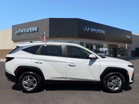 Used 2025 Hyundai Tucson SE AWD/4WD image 5