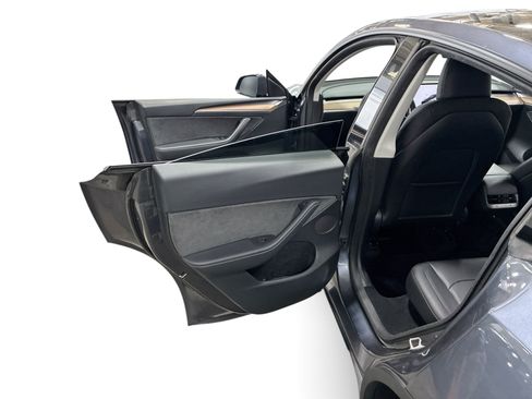 Certified 2023 Tesla Model Y Long Range AWD/4WD image 10
