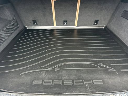 Used 2023 Porsche Cayenne AWD/4WD image 16