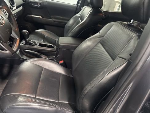 Used 2023 Toyota Tacoma TRD Sport image 11