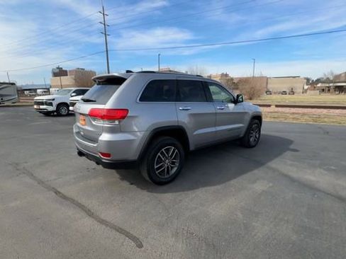 Used 2017 Jeep Grand Cherokee Limited image 8