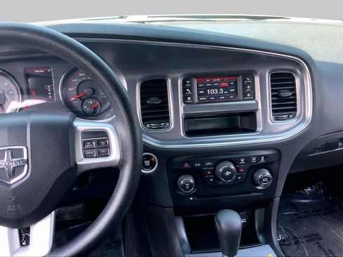 Used 2014 Dodge Charger SE RWD image 7