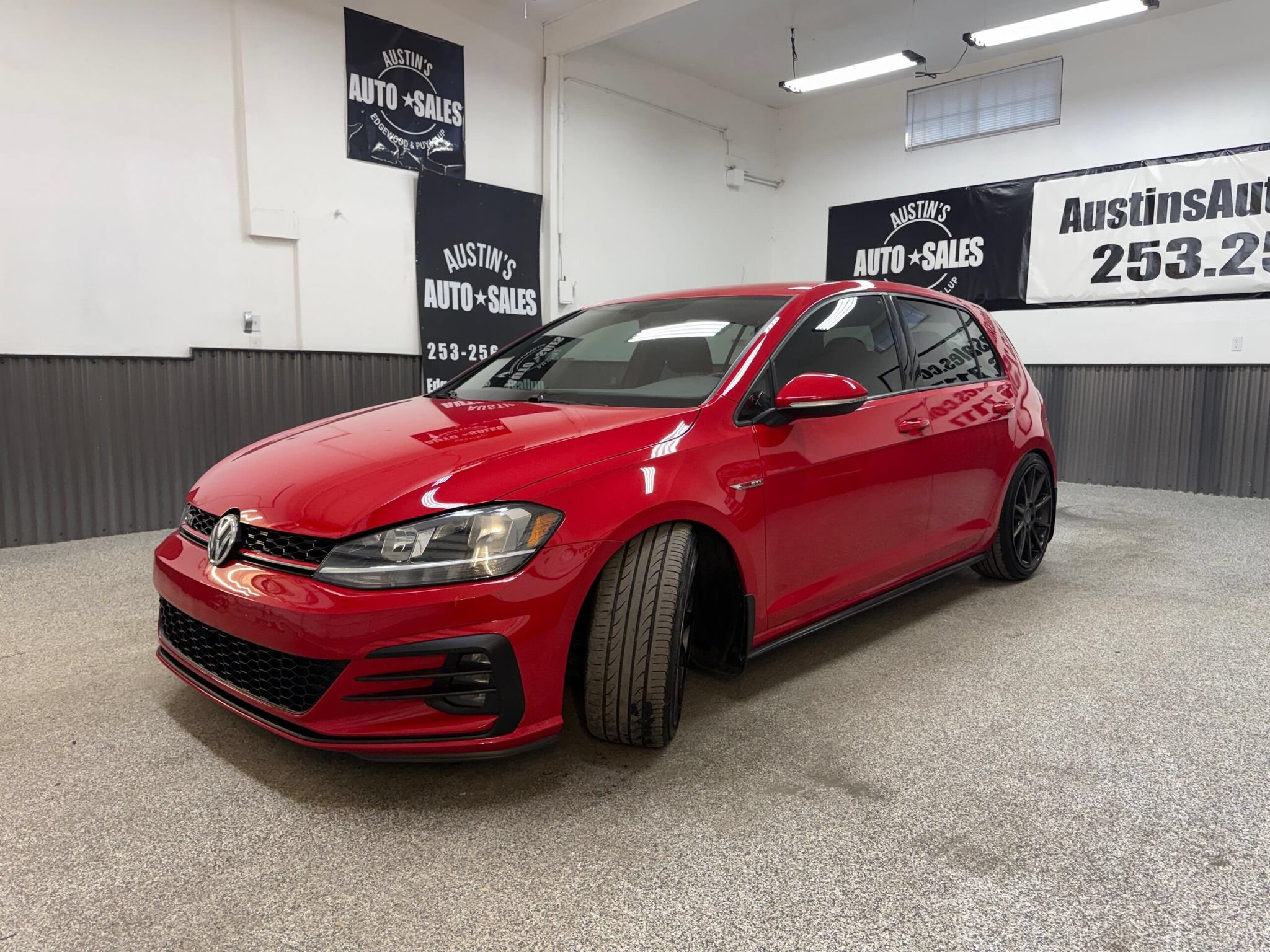 Used 2018 Volkswagen GTI S FWD image 3