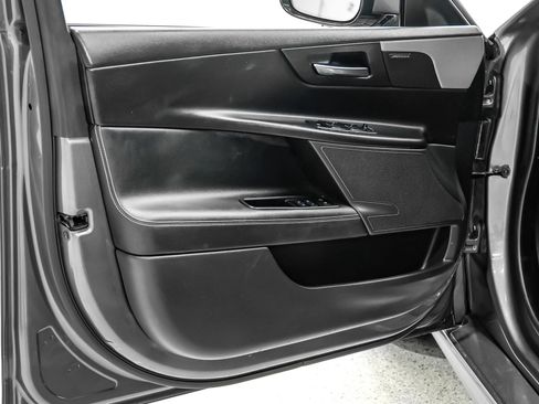 Used 2019 Jaguar XE R-Sport AWD/4WD image 50