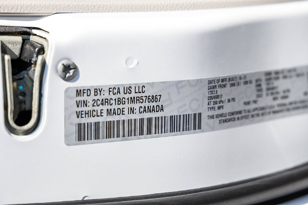 Used 2021 Chrysler Pacifica Touring-L FWD image 50
