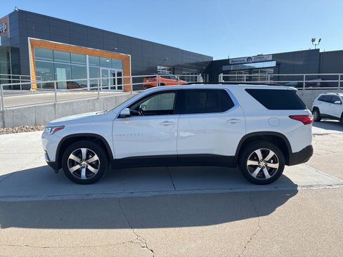 Used 2021 Chevrolet Traverse LT w/ LT Premium Package AWD/4WD image 2