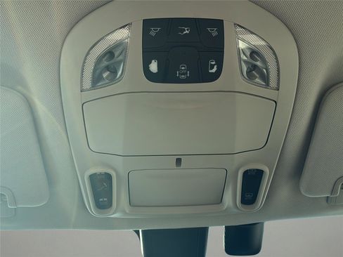 Used 2017 Chrysler Pacifica Limited image 24