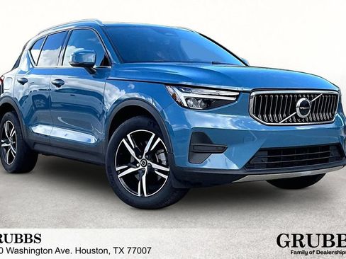 Certified 2024 Volvo XC40 B5 Core AWD/4WD image 1