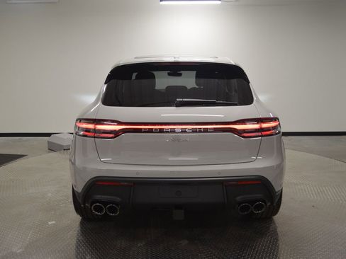 New 2026 Porsche Macan image 4