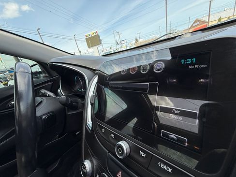 Used 2018 Chevrolet Malibu LT w/ Leather Package image 18