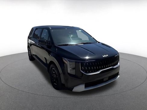 Used 2026 Kia Carnival FWD image 3