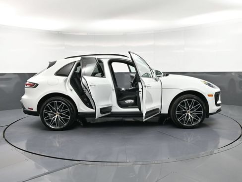 Certified 2026 Porsche Macan AWD/4WD image 35