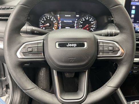 Used 2023 Jeep Compass Limited image 13