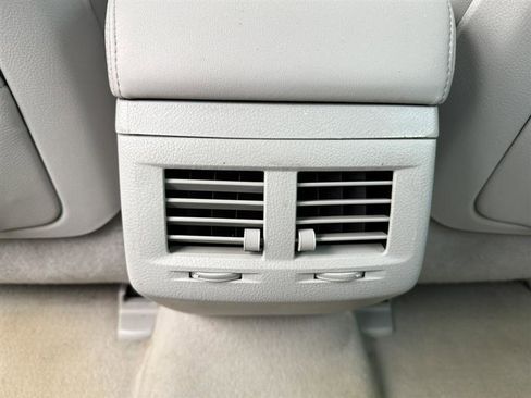 Used 2011 Toyota Avalon Limited image 22