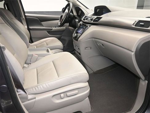 Used 2016 Honda Odyssey Touring Elite image 25