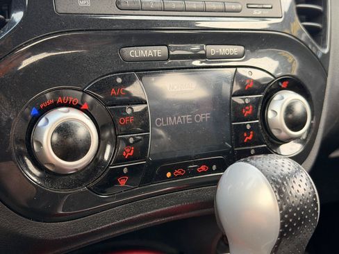 Used 2013 Nissan Juke SL FWD image 25