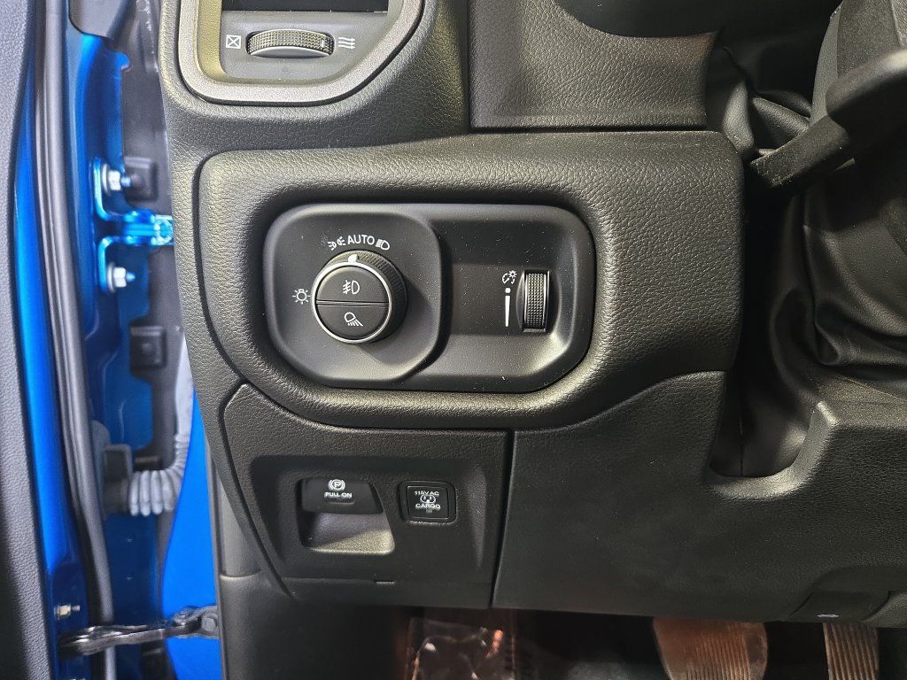 Used 2025 RAM 1500 Warlock AWD/4WD image 28