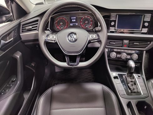 Used 2021 Volkswagen Jetta SE w/ SE Cold Weather Package image 18