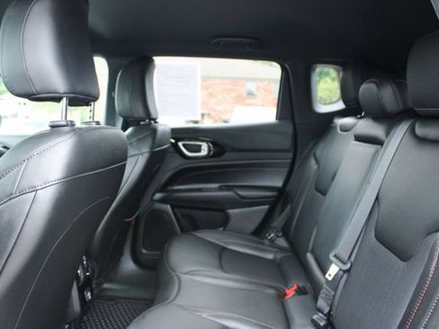 Used 2025 Jeep Compass Trailhawk AWD/4WD image 30