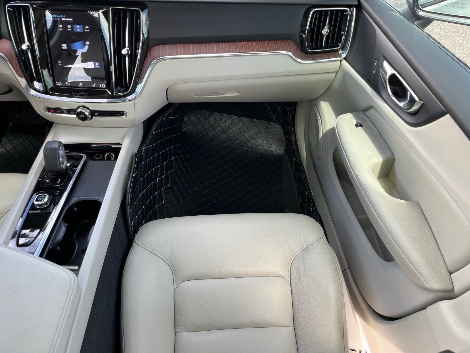 Used 2022 Volvo S60 B5 Momentum w/ Premium Package FWD image 15