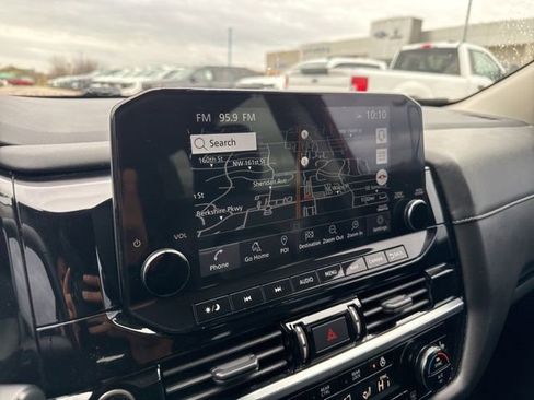 Used 2023 Nissan Pathfinder SL AWD/4WD image 33