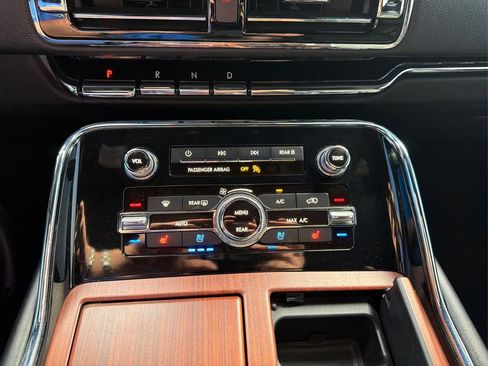 Used 2019 Lincoln Navigator L Reserve AWD/4WD image 28