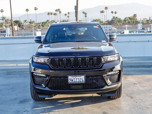 Used 2025 Jeep Grand Cherokee Limited AWD/4WD image 3