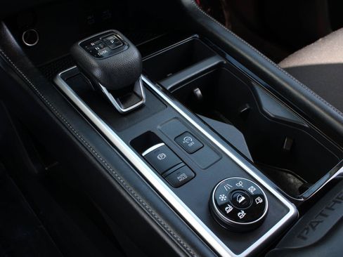 Used 2025 Nissan Pathfinder SV AWD/4WD image 15
