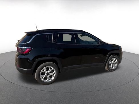 Used 2025 Jeep Compass Latitude AWD/4WD image 14