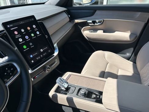 Used 2025 Volvo XC90 B5 Plus image 19