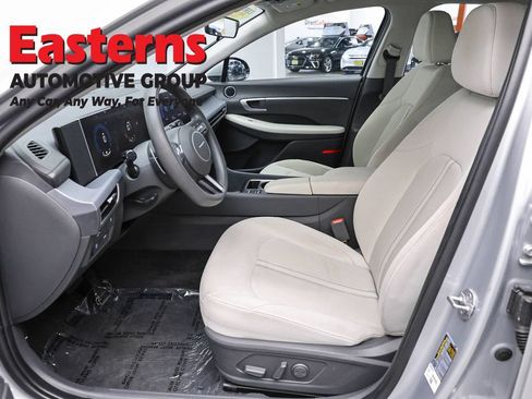 Used 2025 Hyundai Sonata SEL FWD image 14
