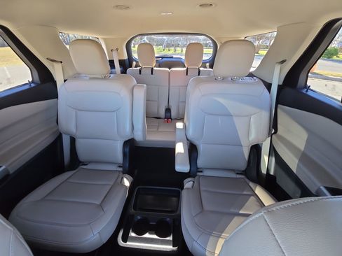 Certified 2021 Ford Explorer XLT w/ Equipment Group 202A image 21