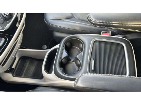 Used 2024 Chrysler Pacifica Touring-L image 21