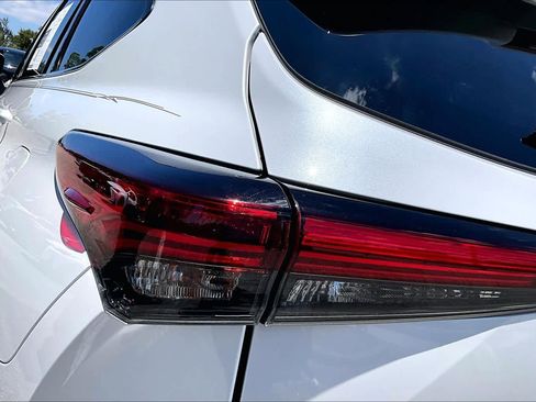 Used 2022 Toyota Highlander Limited AWD/4WD image 29