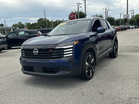 Certified 2025 Nissan Kicks SR FWD image 3