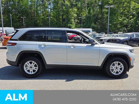 Used 2025 Jeep Grand Cherokee Laredo w/ Luxury Tech Group I AWD/4WD image 15