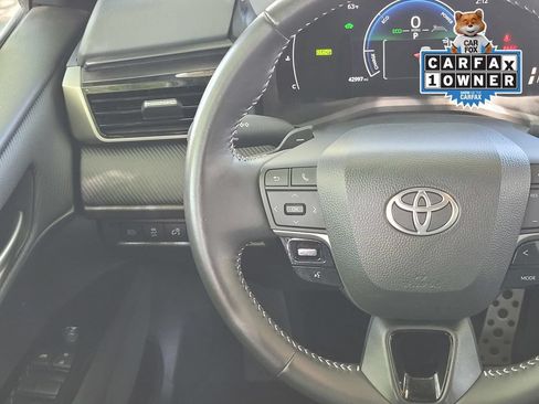 Used 2025 Toyota Camry SE FWD image 12