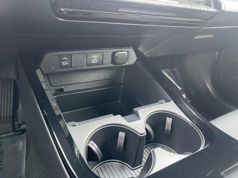 Used 2025 Toyota Prius LE image 22