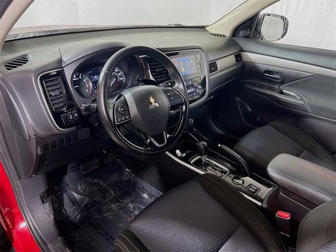 Used 2018 Mitsubishi Outlander SE image 10
