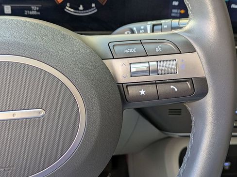 Used 2025 Hyundai Kona SEL FWD image 21