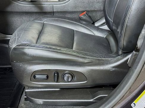 Used 2019 GMC Acadia SLT FWD image 18