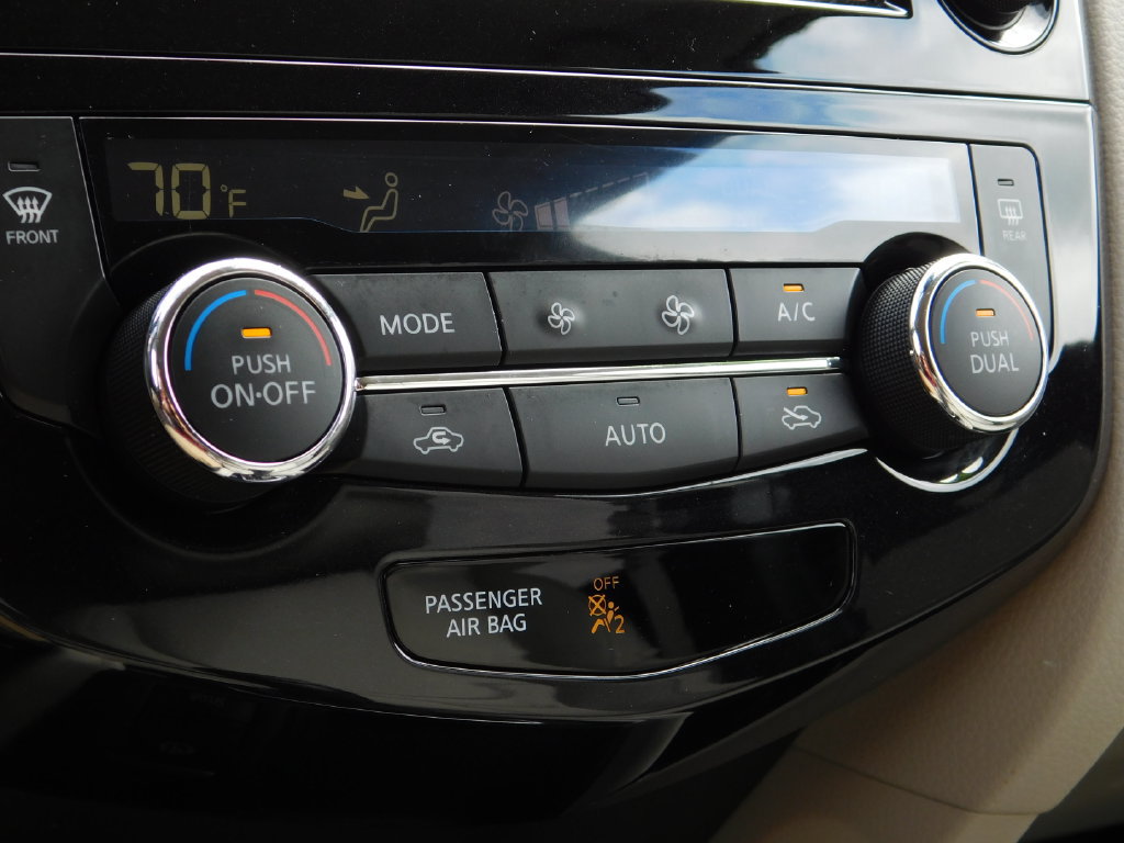 Used 2021 Nissan Rogue Sport SL FWD image 25