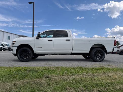 New 2026 RAM 3500 Big Horn AWD/4WD image 13