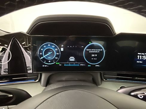 Certified 2025 Hyundai Elantra Limited FWD image 19