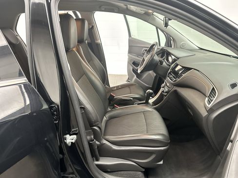 Used 2019 Chevrolet Trax LT w/ LT Convenience Package image 20