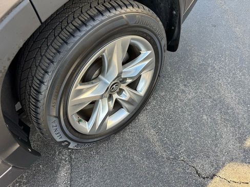 Used 2019 Toyota Highlander Limited AWD/4WD image 10